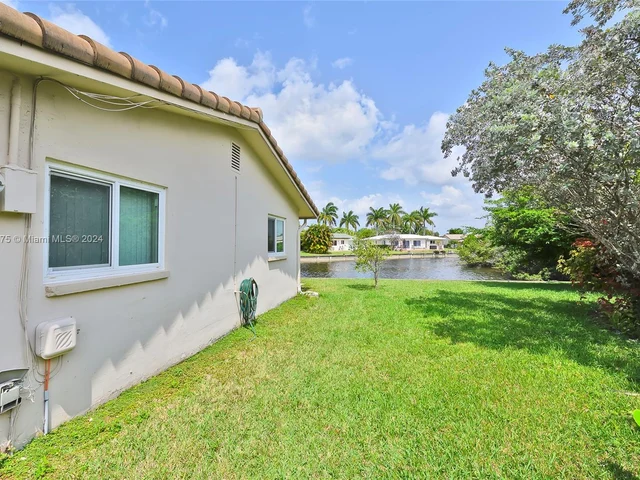 4301 NW 46th St, Tamarac FL 33319