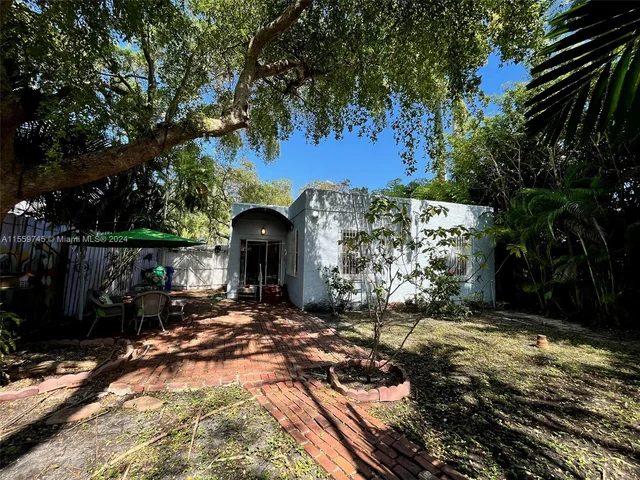 70 SW 18th Ter, Miami FL 33129