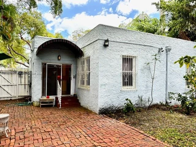 70 SW 18th Ter, Miami FL 33129