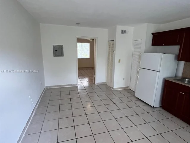 553 SW 5th St # 4, Miami FL 33130