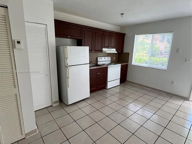 553 SW 5th St # 4, Miami FL 33130