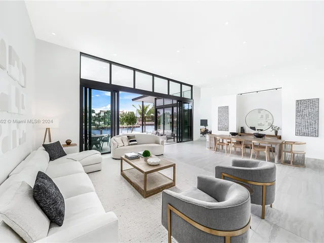 1635 Diplomat Pkwy, Hollywood FL 33019