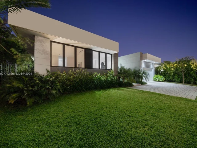 1635 Diplomat Pkwy, Hollywood FL 33019