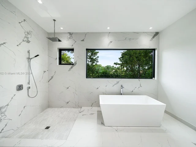 1635 Diplomat Pkwy, Hollywood FL 33019