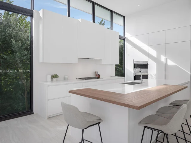 1635 Diplomat Pkwy, Hollywood FL 33019