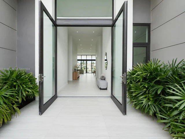 1635 Diplomat Pkwy, Hollywood FL 33019