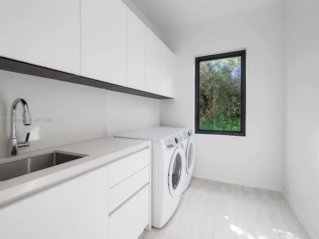 1635 Diplomat Pkwy, Hollywood FL 33019