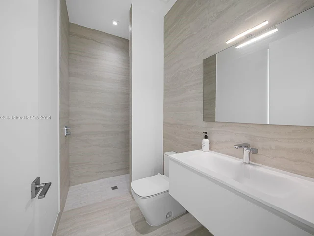 1635 Diplomat Pkwy, Hollywood FL 33019