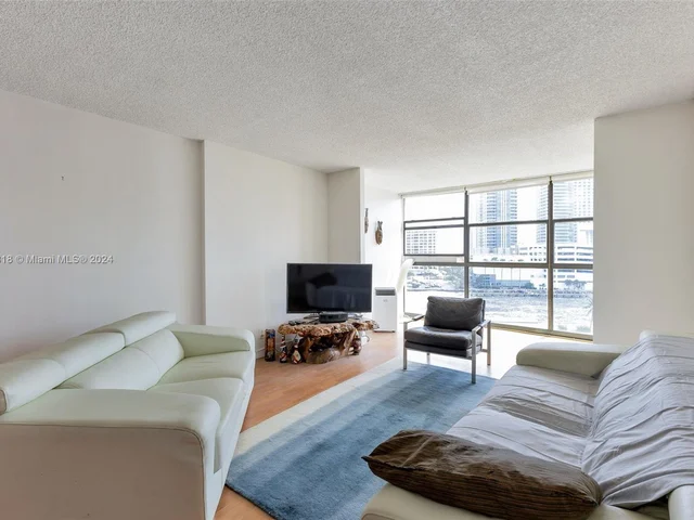 600 Parkview Dr # 726, Hallandale Beach FL 33009