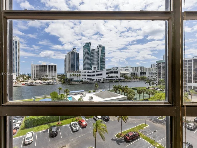 600 Parkview Dr # 726, Hallandale Beach FL 33009