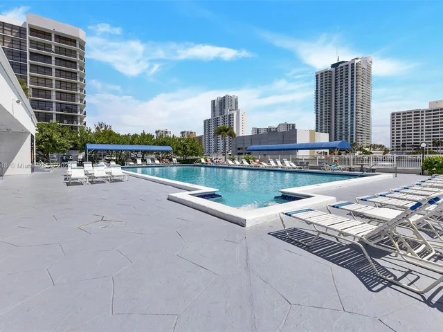 600 Parkview Dr # 726, Hallandale Beach FL 33009