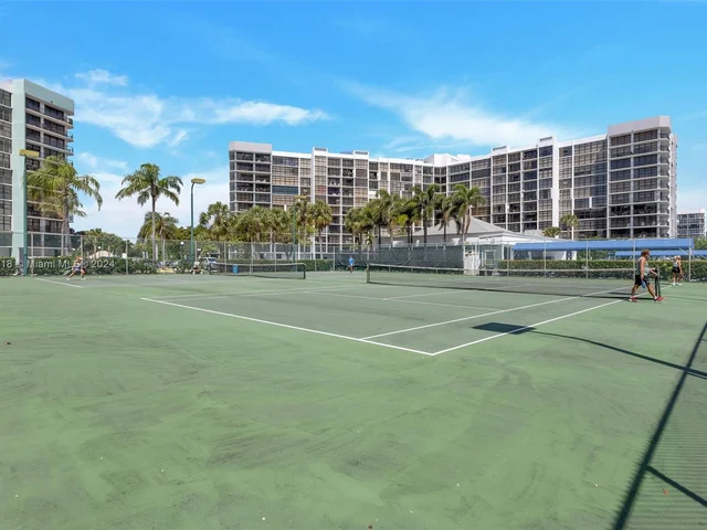 600 Parkview Dr # 726, Hallandale Beach FL 33009