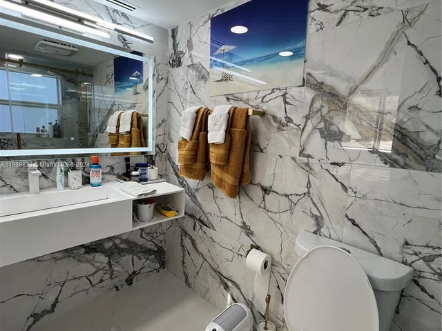 6855 Abbott Ave # 303, Miami Beach FL 33141