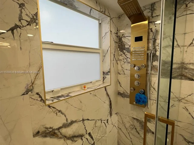 6855 Abbott Ave # 303, Miami Beach FL 33141