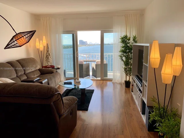 500 Bayview Dr # 1018, Sunny Isles Beach FL 33160