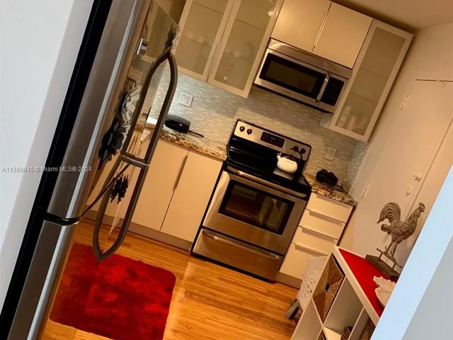 500 Bayview Dr # 1018, Sunny Isles Beach FL 33160