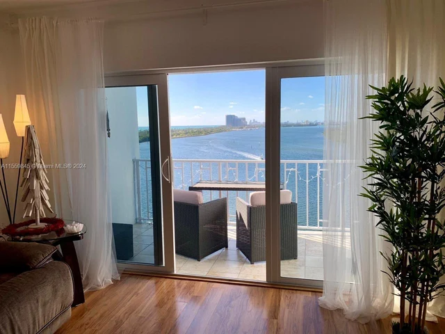 500 Bayview Dr # 1018, Sunny Isles Beach FL 33160