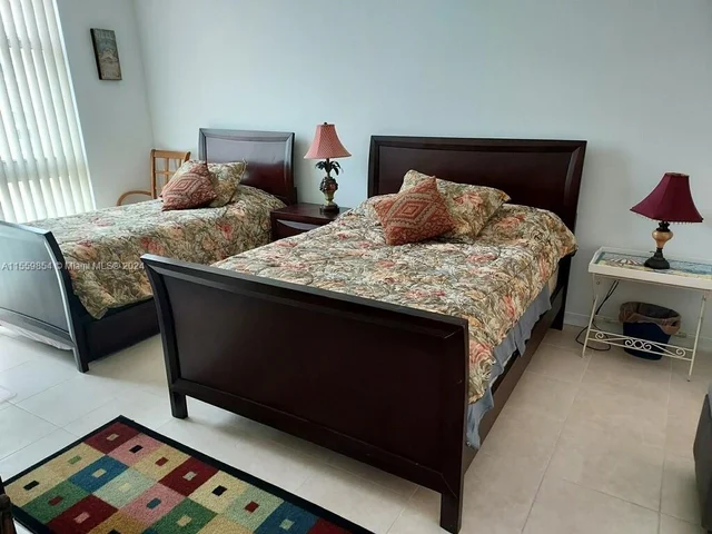 625 Casa Loma Blvd, Boynton Beach FL 33435