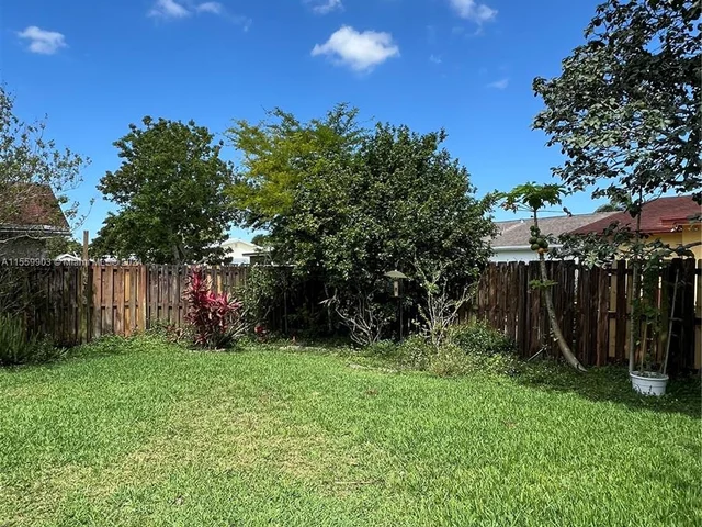 10905 NW 26th Pl, Sunrise FL 33322