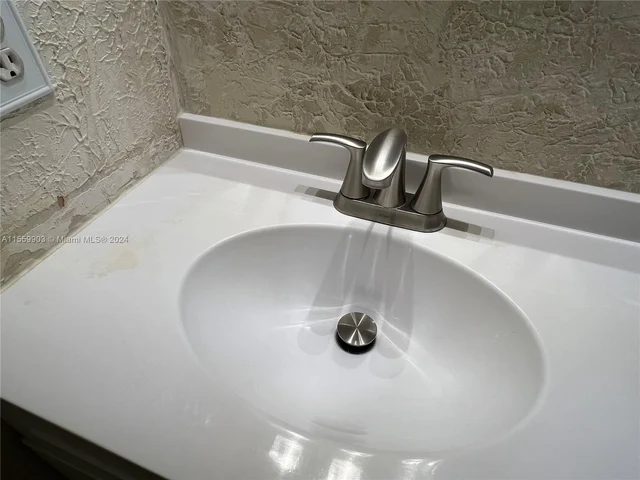 10905 NW 26th Pl, Sunrise FL 33322