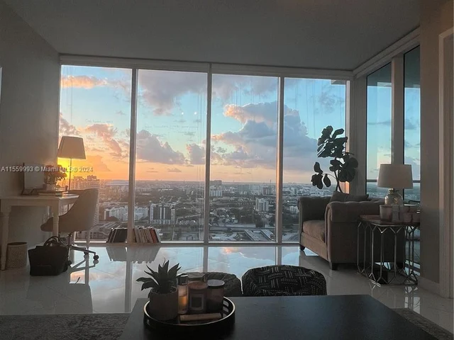 1040 Biscayne Blvd # 2806, Miami FL 33132