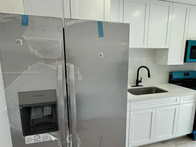 5241 NE 2nd Ter, Oakland Park FL 33334