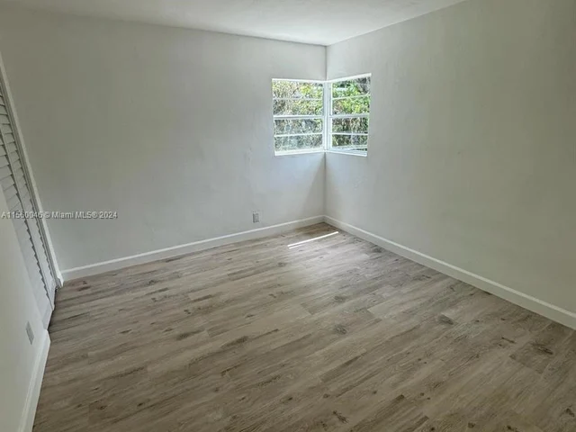 5241 NE 2nd Ter, Oakland Park FL 33334