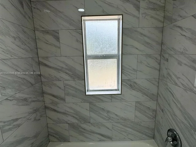 5241 NE 2nd Ter, Oakland Park FL 33334