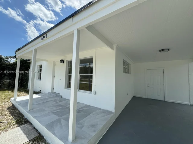 5241 NE 2nd Ter, Oakland Park FL 33334