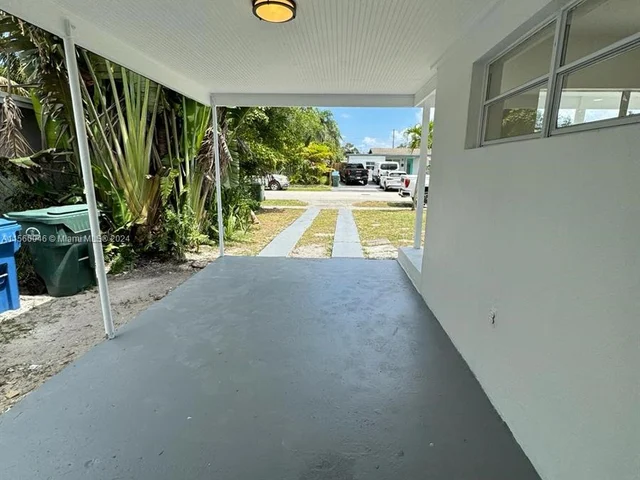 5241 NE 2nd Ter, Oakland Park FL 33334