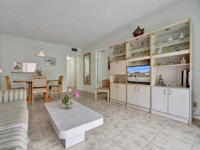 1100 Hillcrest Ct # 309, Hollywood FL 33021