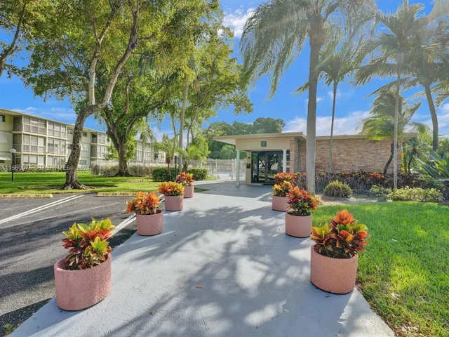 1100 Hillcrest Ct # 309, Hollywood FL 33021