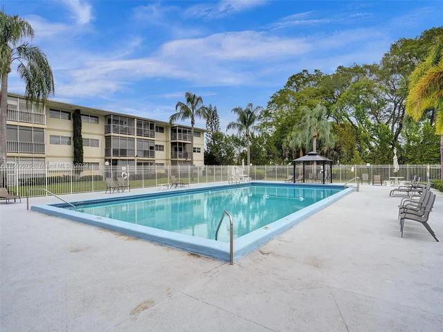 1100 Hillcrest Ct # 309, Hollywood FL 33021