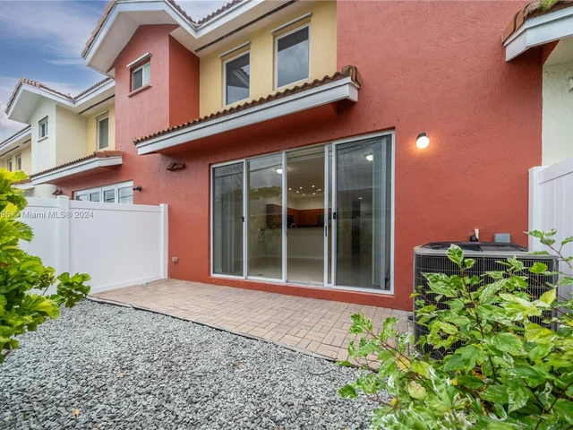 5327 SW 40th Ave, Dania Beach FL 33314