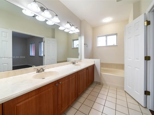 5327 SW 40th Ave, Dania Beach FL 33314