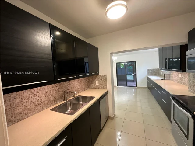 288 NW 47th St, Miami FL 33127