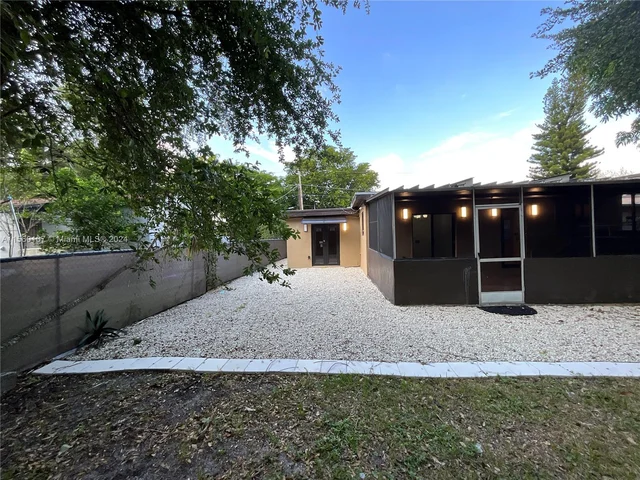 288 NW 47th St, Miami FL 33127