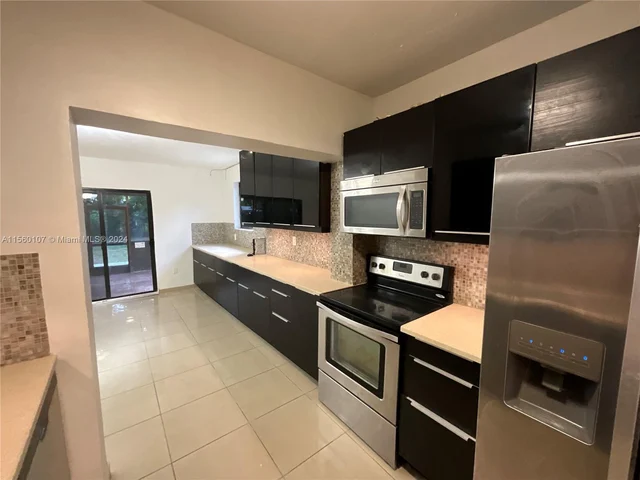 288 NW 47th St, Miami FL 33127