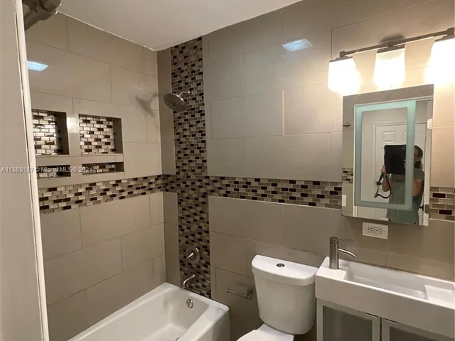 288 NW 47th St, Miami FL 33127