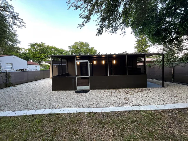 288 NW 47th St, Miami FL 33127