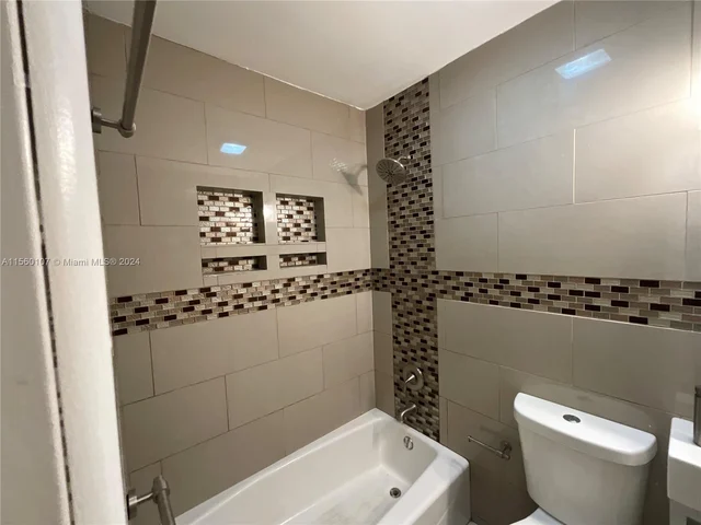 288 NW 47th St, Miami FL 33127