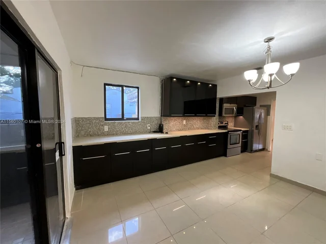 288 NW 47th St, Miami FL 33127