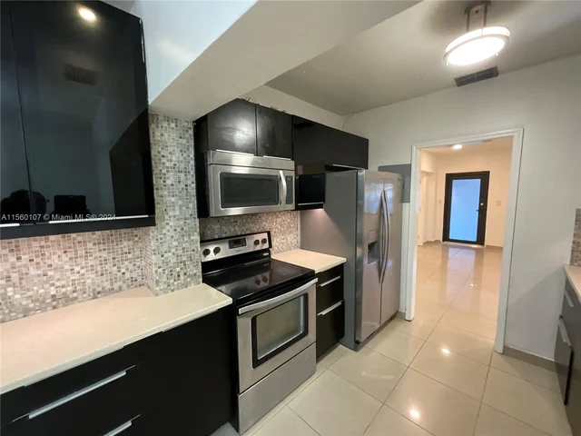 288 NW 47th St, Miami FL 33127