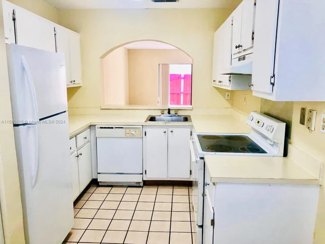 309 Palm Cir E # 309, Pembroke Pines FL 33025