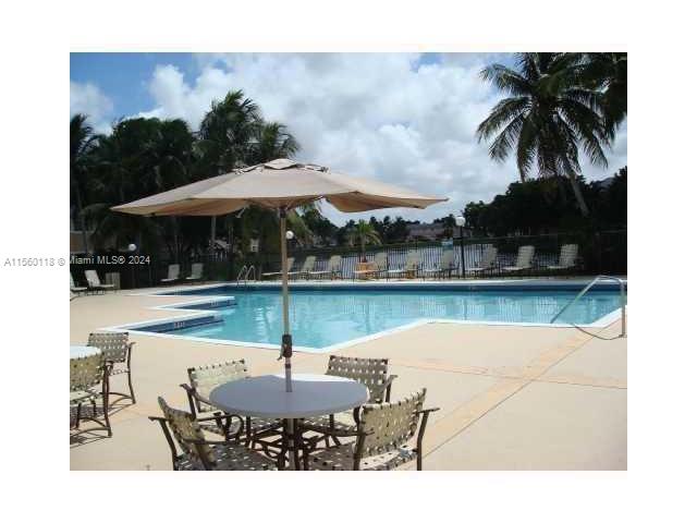 309 Palm Cir E # 309, Pembroke Pines FL 33025