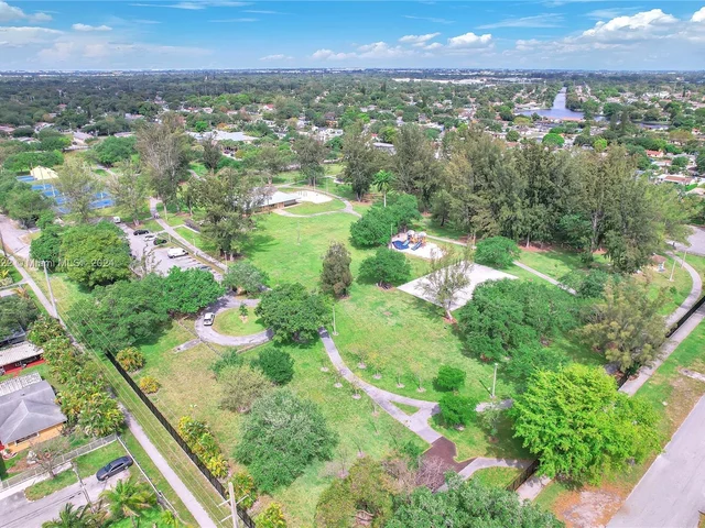 8259 NW 12th Ct, Miami FL 33147