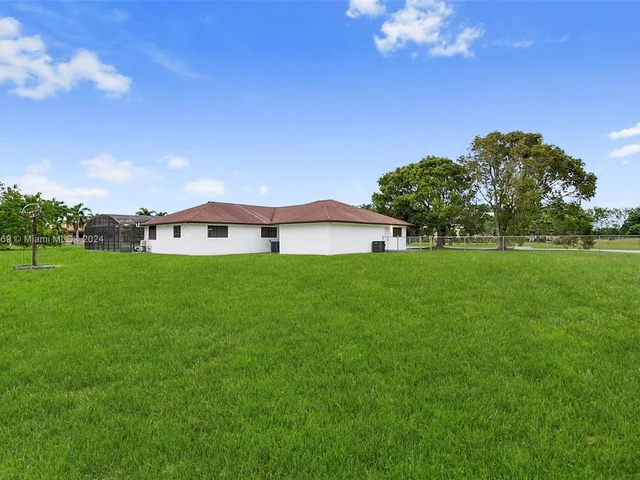 17020 SW 274th St, Homestead FL 33031