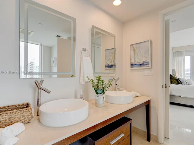 495 Brickell Ave # 3611, Miami FL 33131