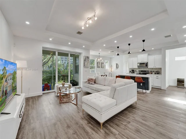 4334 Large Leaf Ln, Hollywood FL 33021