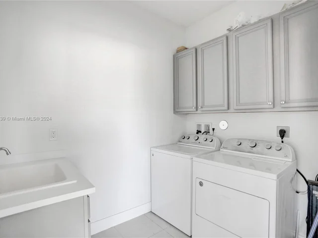 4334 Large Leaf Ln, Hollywood FL 33021